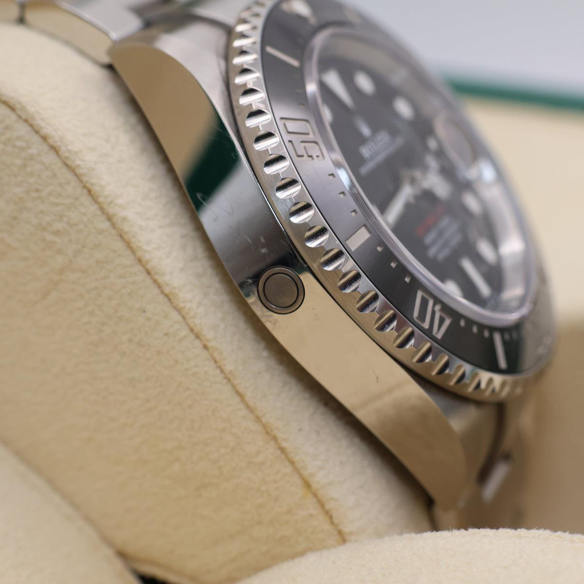 Rolex Sea-Dweller 43 126600 - 2024 - Full Set