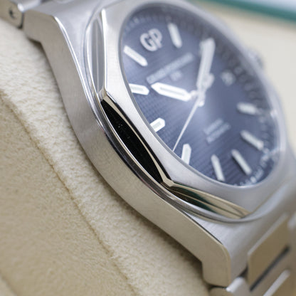Girard-Perregaux Laureato 42mm Blue Dial – 2025 | Full Set
