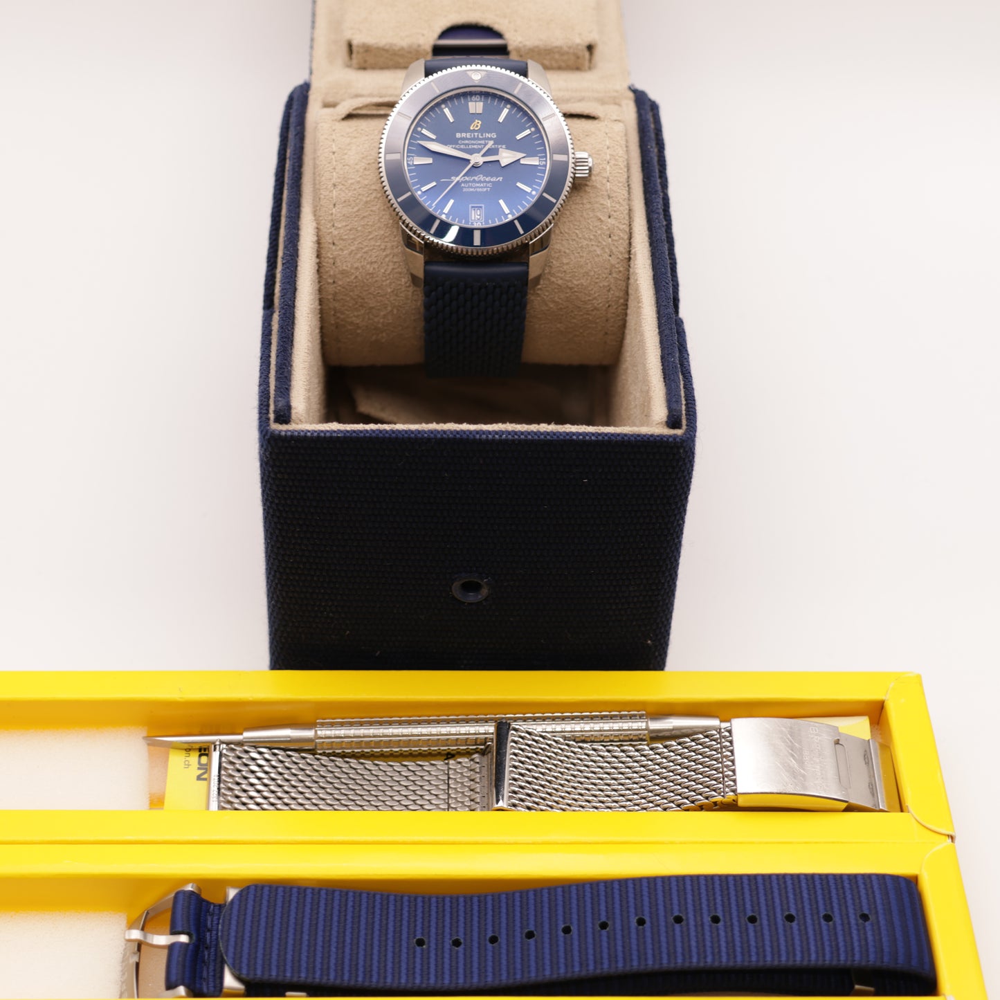 Breitling Superocean Heritage B20 42 - 2022 - Rubber + Mesh Bracelet + NATO - Full Set