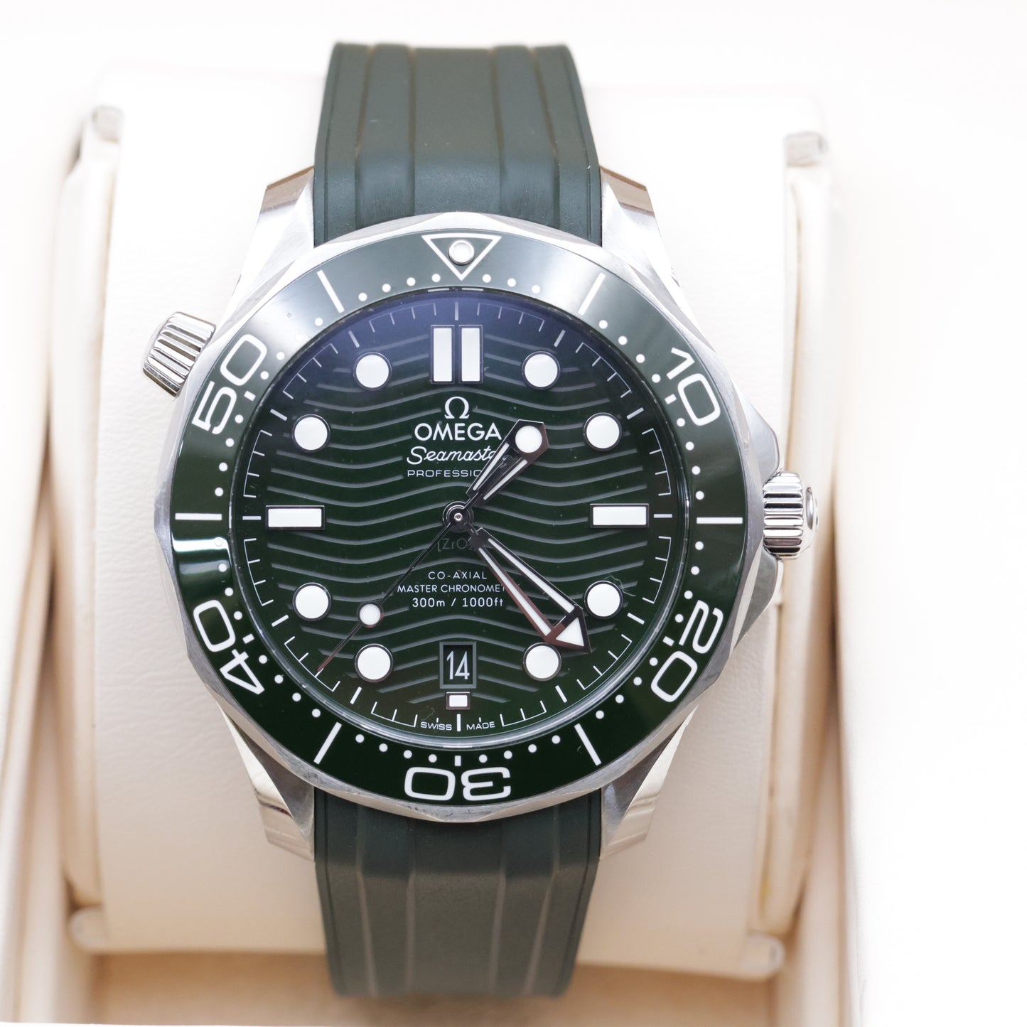 Omega Seamaster Diver 300M Green 42mm | Full Set | 2023