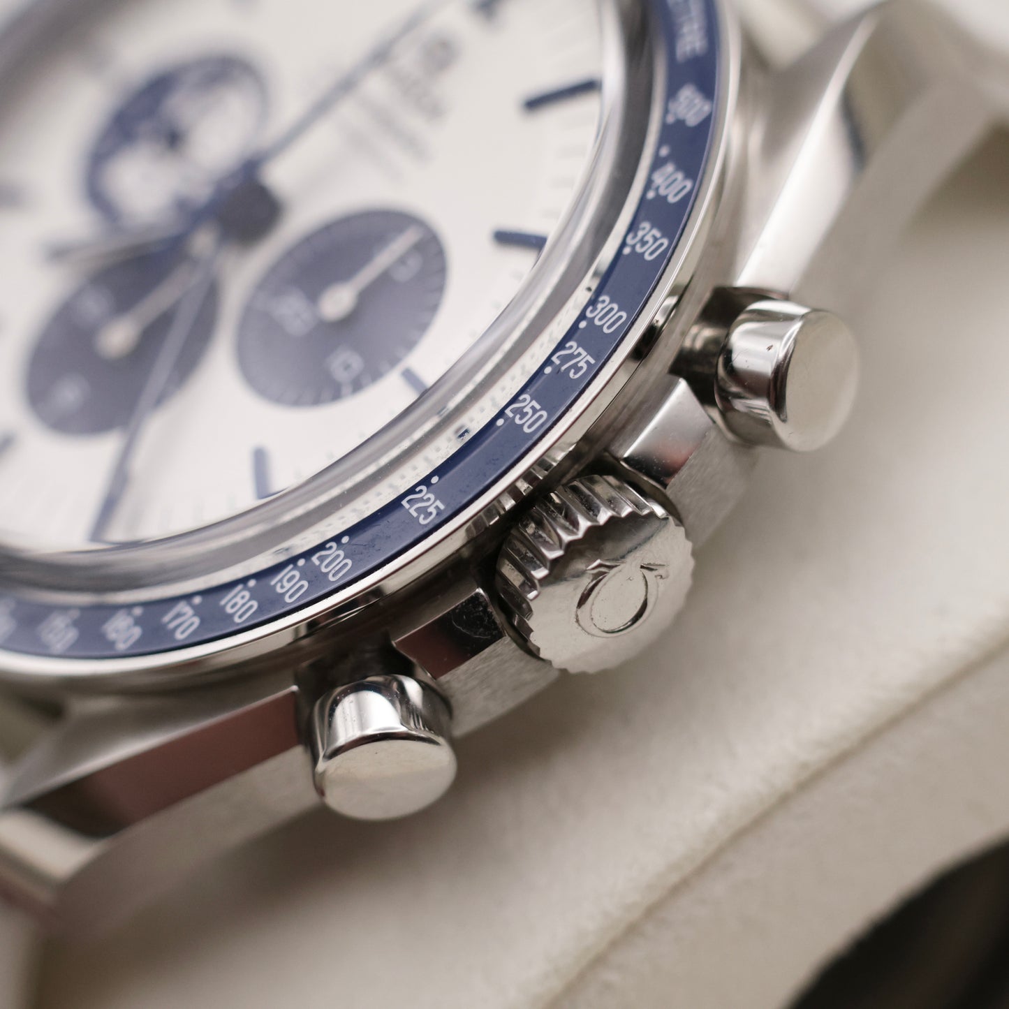 Omega Speedmaster Silver Snoopy Award 50th Anniversary | Full Set | Omega Blue Nylon Strap & OMEGA NASA VELCRO Strap