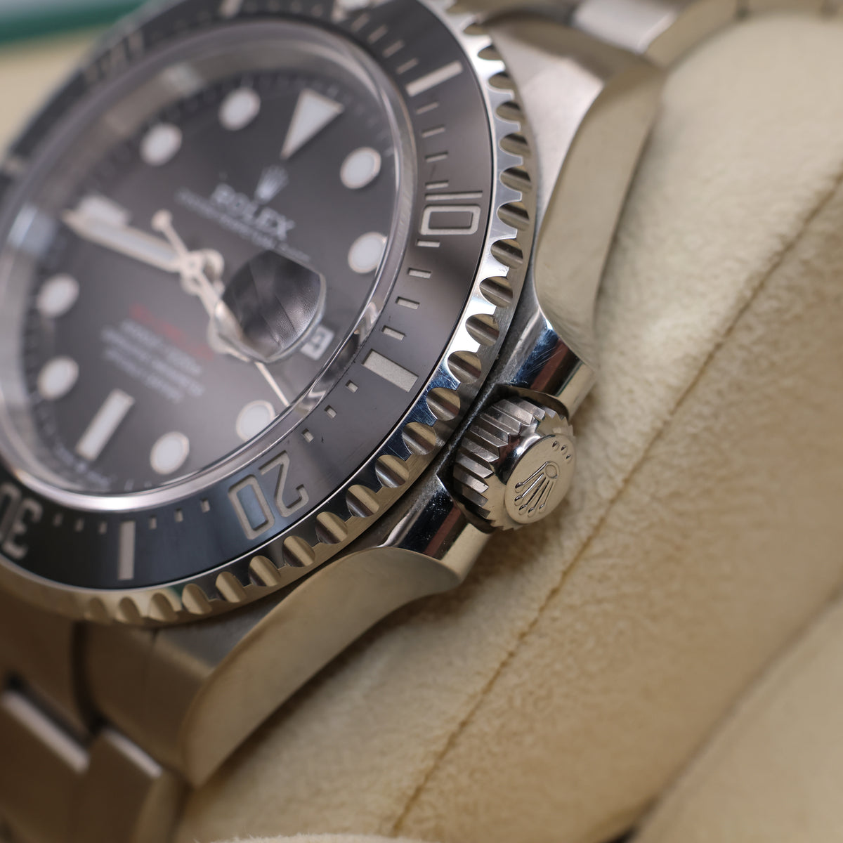 Rolex Sea-Dweller 43 126600 - 2024 - Full Set