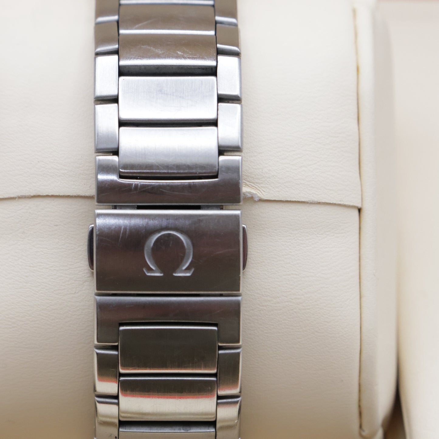 Omega Constellation Globemaster – Ref. 130.30.39.21.02.001 – 2015 - Box and Booklet