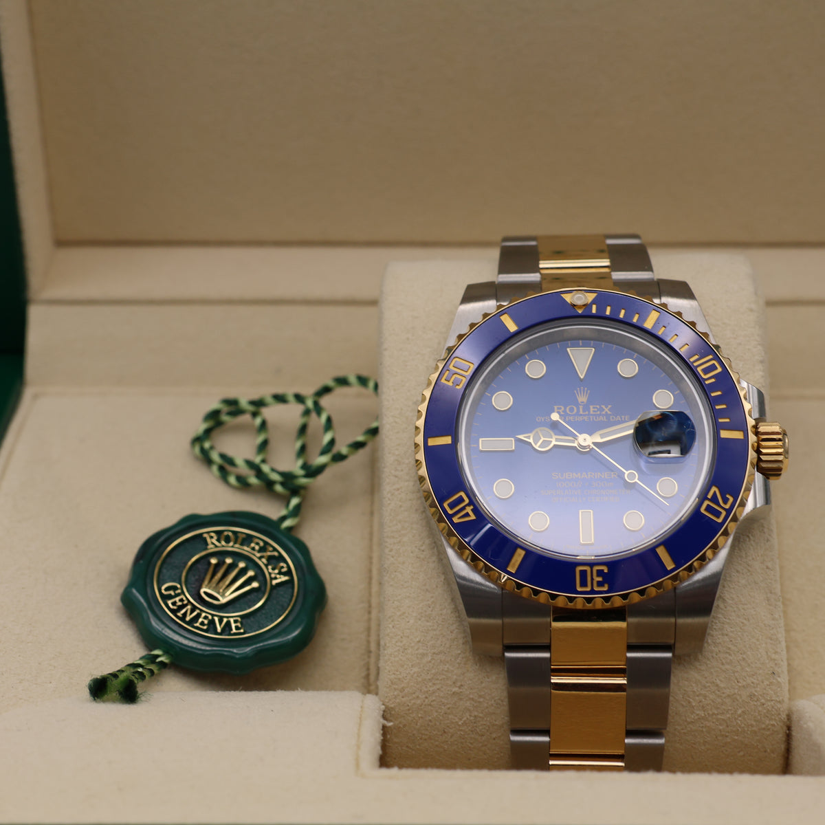 Rolex Submariner Date "Bluesy" - 2018 - Mint Condition Full Set