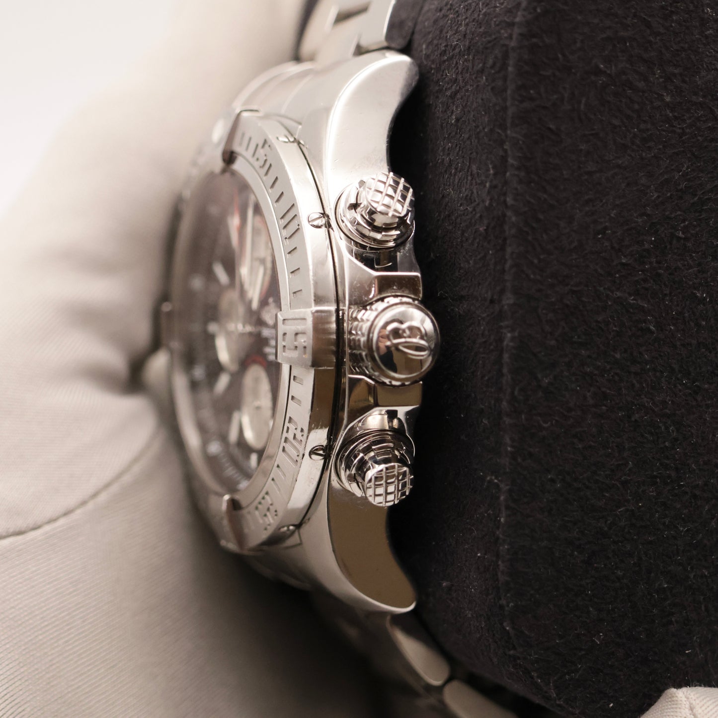 Breitling Super Avenger II A1337111/BC29