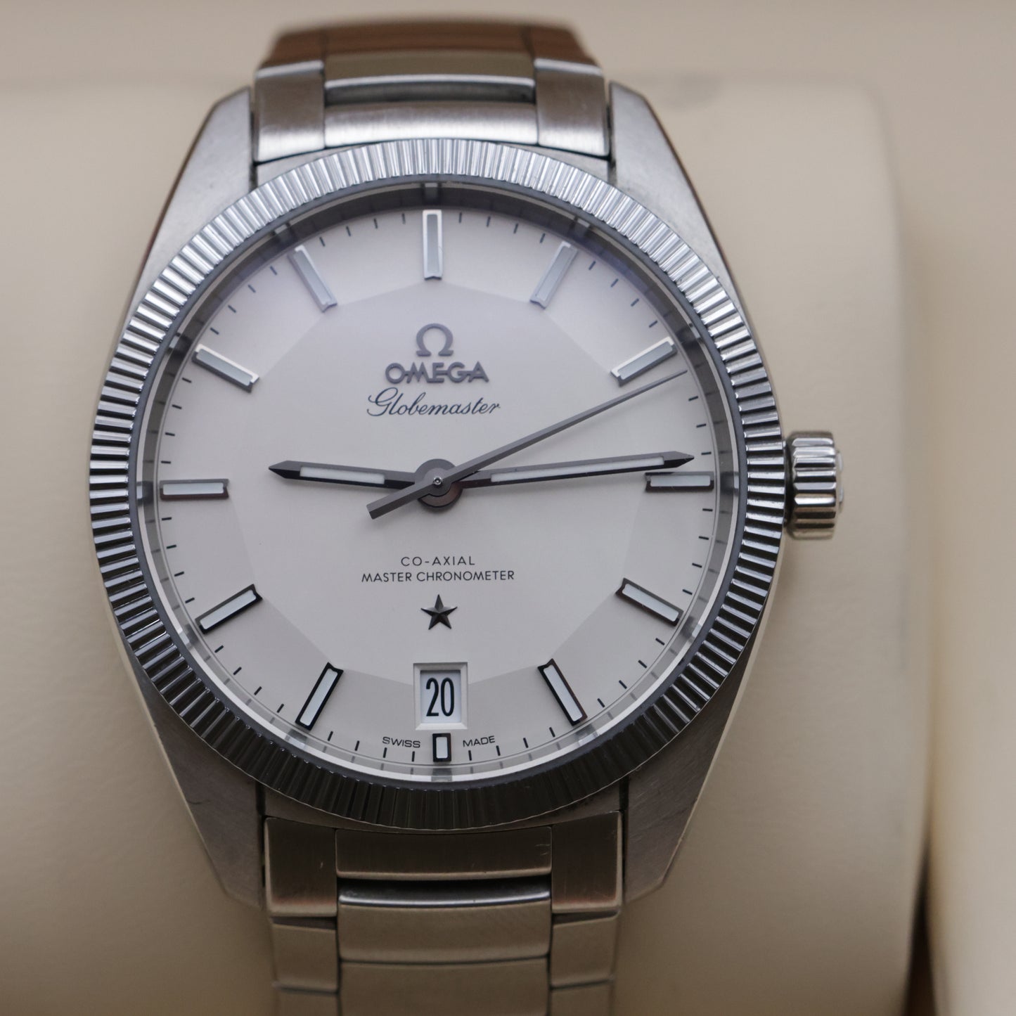 Omega Constellation Globemaster – Ref. 130.30.39.21.02.001 – 2015 - Box and Booklet