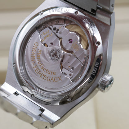 Girard-Perregaux Laureato 42mm Blue Dial – 2025 | Full Set