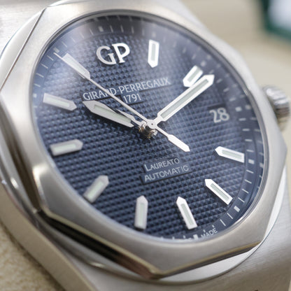 Girard-Perregaux Laureato 42mm Blue Dial – 2025 | Full Set