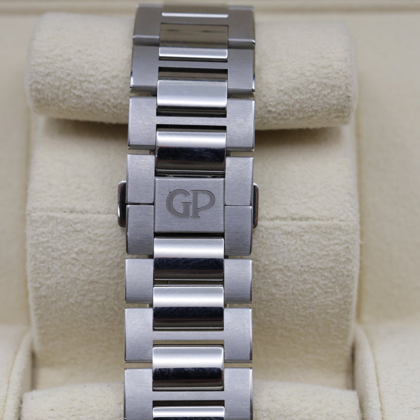 Girard-Perregaux Laureato 42mm Blue Dial – 2025 | Full Set