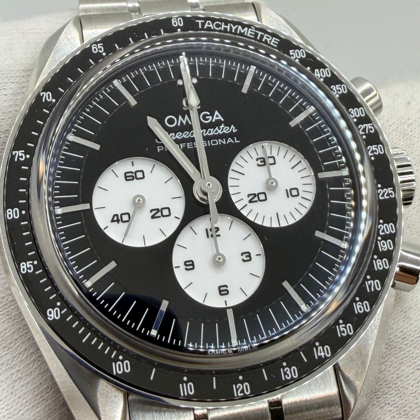 Omega Speedmaster Professional Sapphire Sandwich 42 mm – February 2026 – Full Set, Unworn